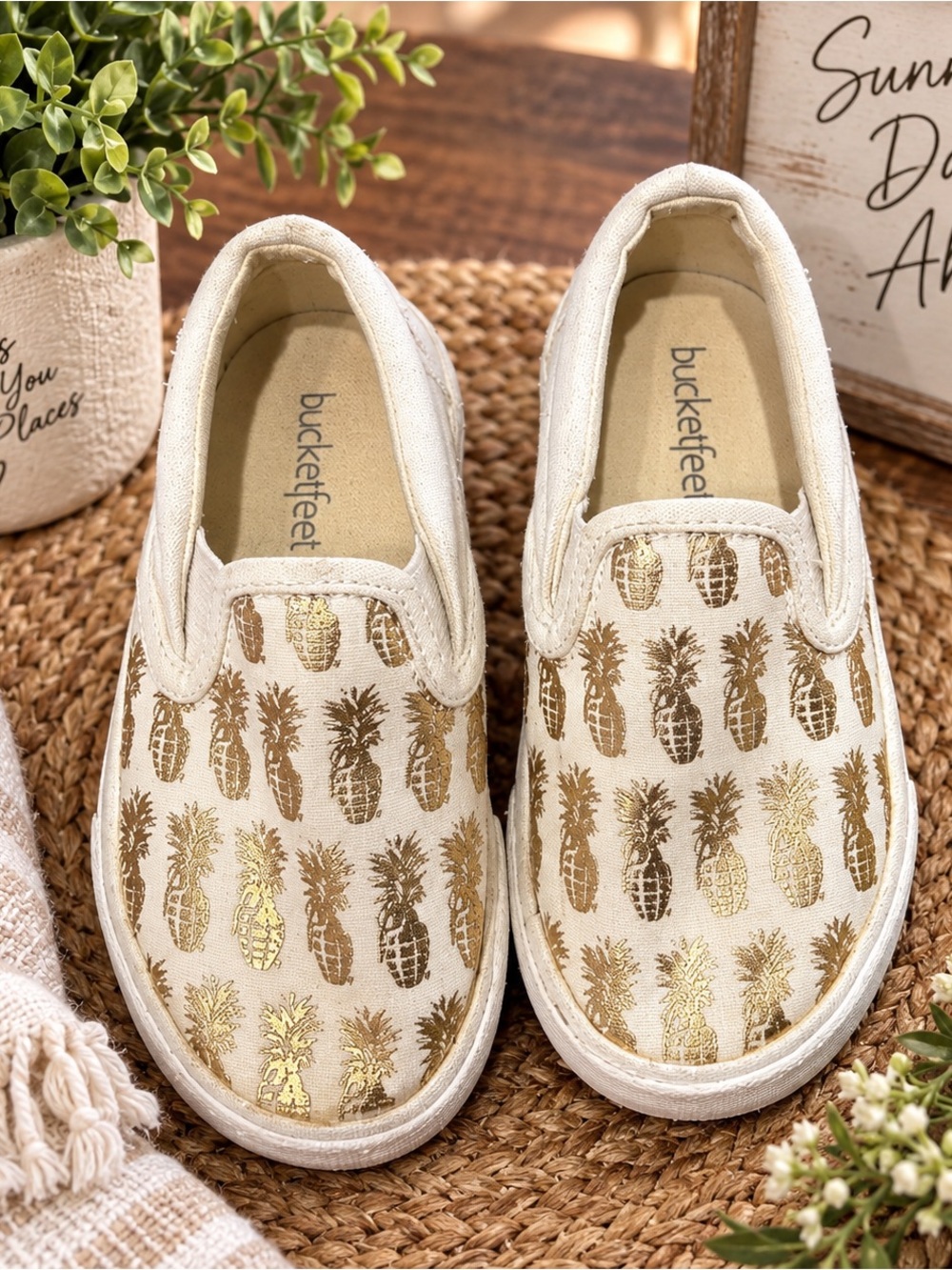 BucketFeet Kids Gold Pineapple Slip On Canvas Shoes Tropical Sneakers Size 7